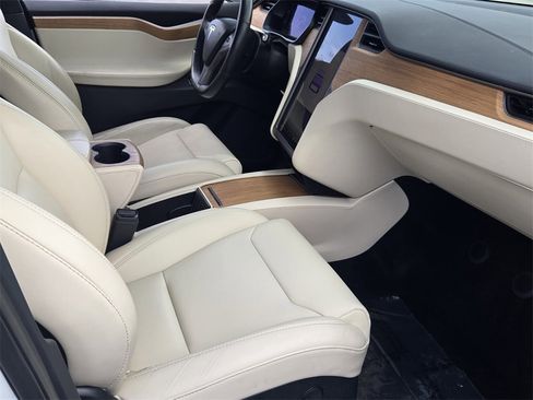 Used 2019 Tesla Model X 75D image 16