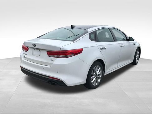 Used 2018 Kia Optima EX w/ Premium Package image 2