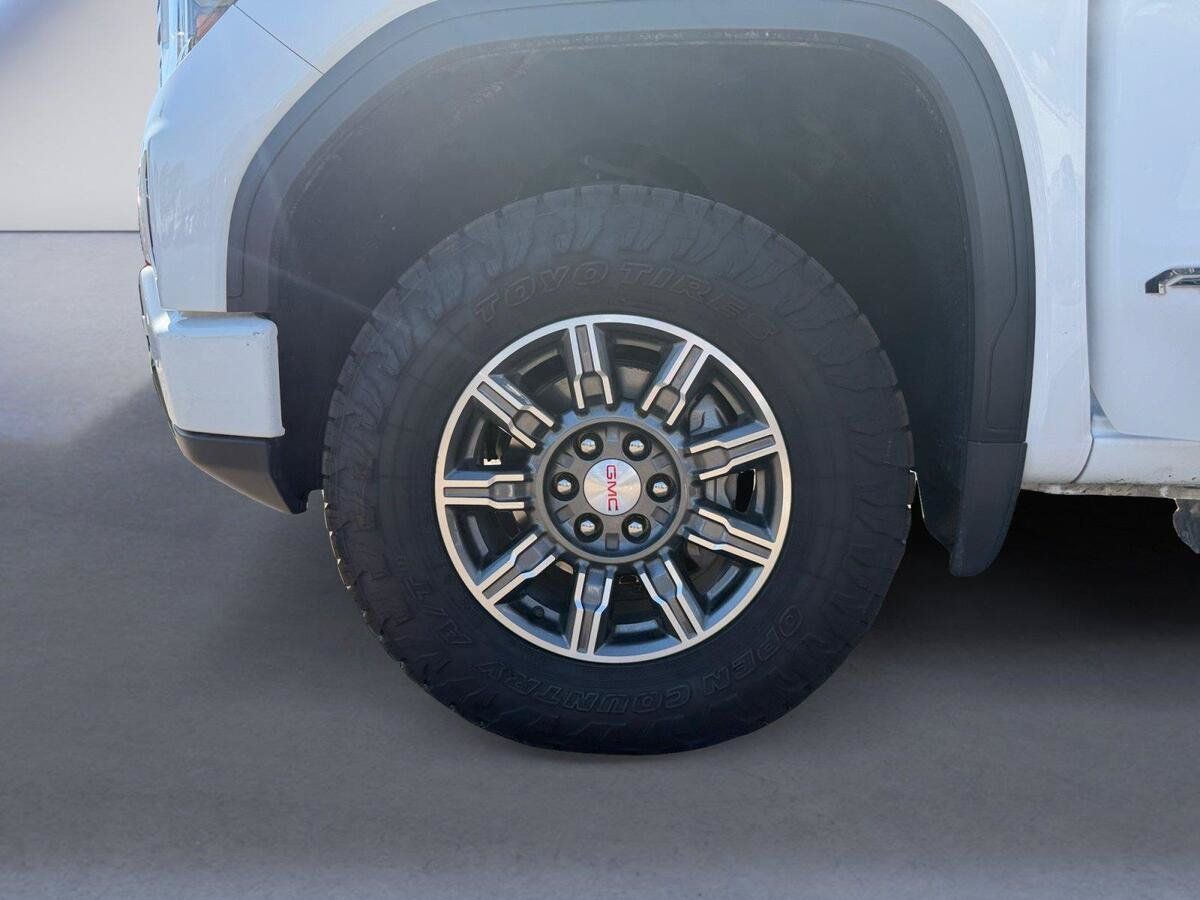 Used 2024 GMC Sierra 1500 AT4 w/ AT4 Preferred Package AWD/4WD image 14