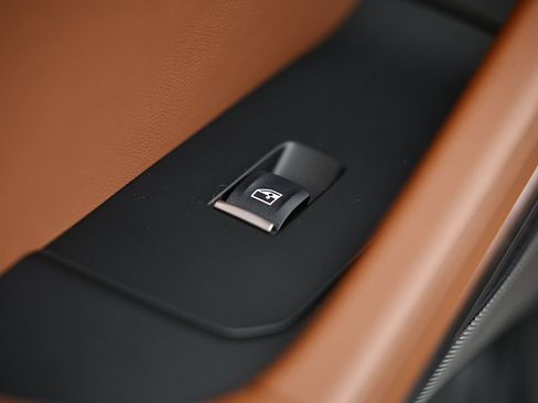 New 2026 BMW X6 xDrive40i w/ Climate Comfort Package image 25