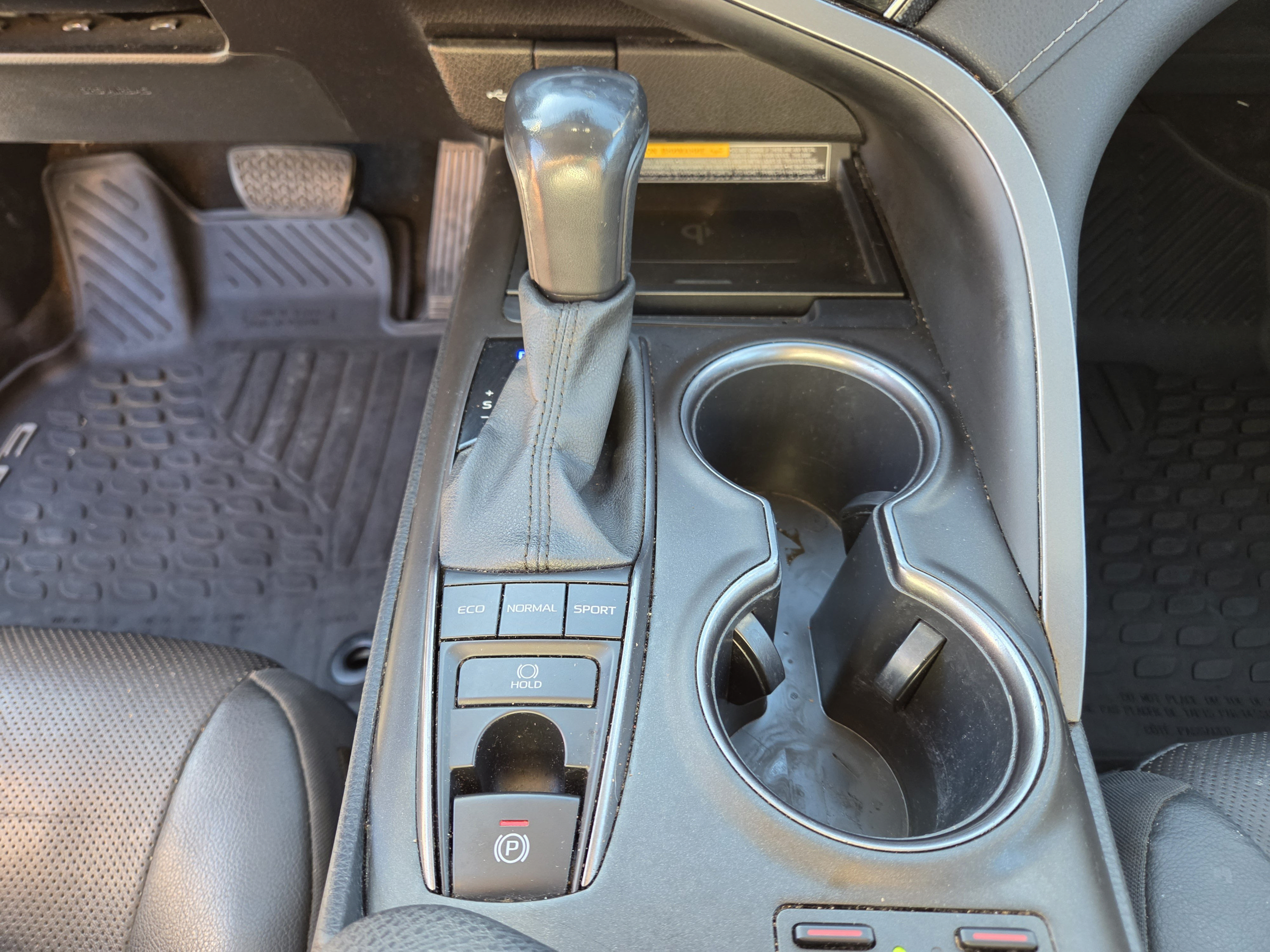 Used 2021 Toyota Camry XSE w/ Navigation Package FWD image 13