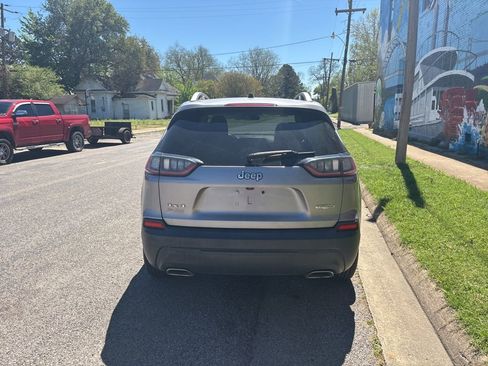 Used 2019 Jeep Cherokee Latitude Plus w/ Cold Weather Group image 5