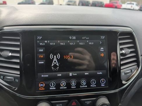 Used 2019 Jeep Grand Cherokee Altitude image 24