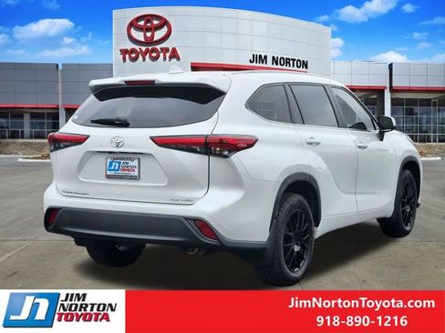 Used 2023 Toyota Highlander XLE AWD/4WD image 6
