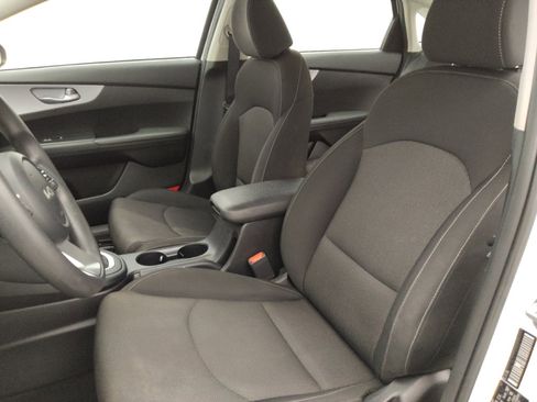 Used 2023 Kia Forte LXS w/ LXS Technology Package FWD image 17