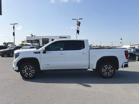 Used 2025 GMC Sierra 1500 AT4 w/ AT4 Premium Package AWD/4WD image 8