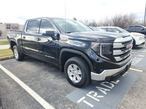 Used 2023 GMC Sierra 1500 SLE image 1