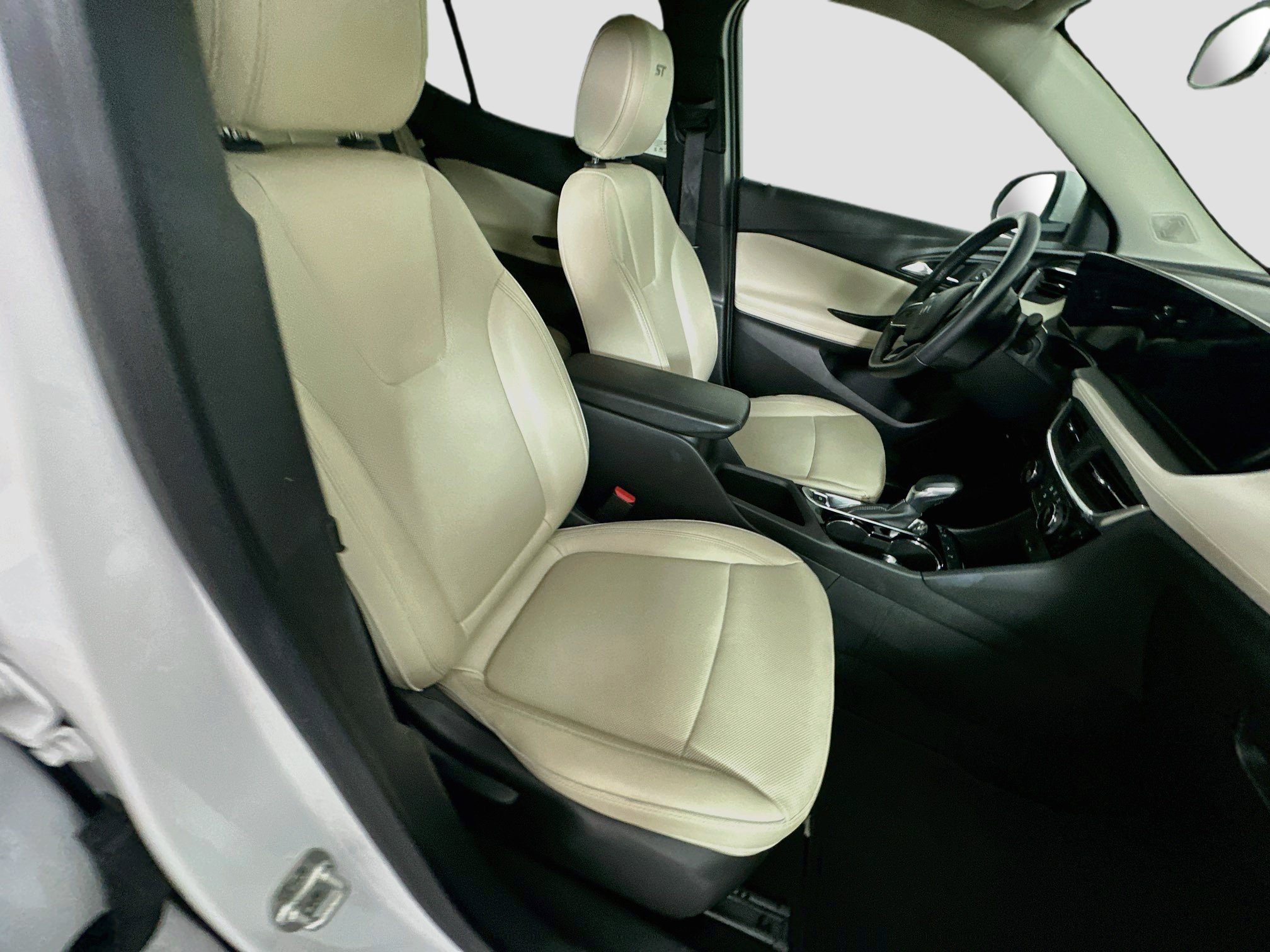 Used 2024 Buick Encore GX Sport Touring FWD image 30