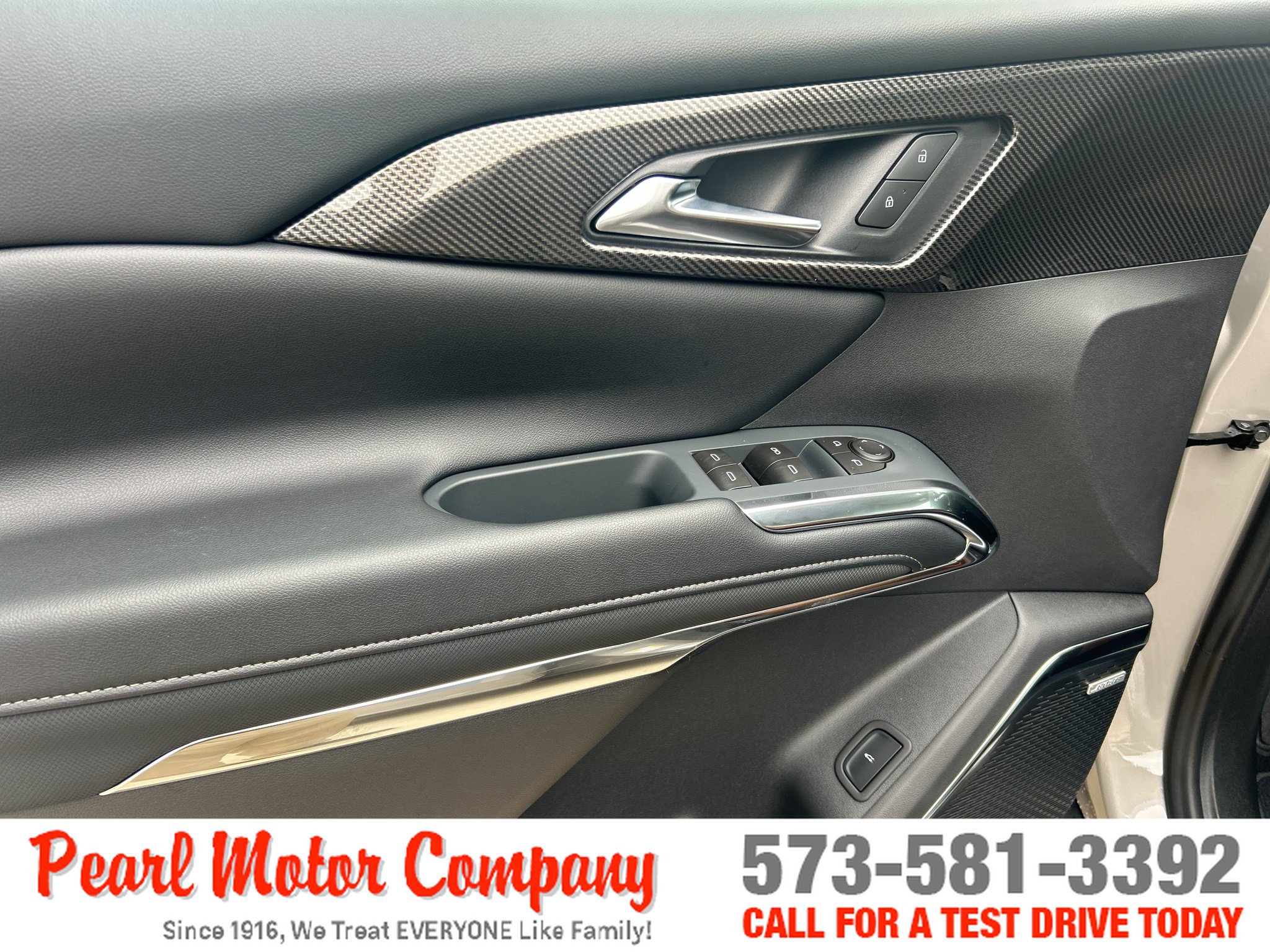 New 2027 Chevrolet Traverse Z71 w/ Enhanced Driving Package AWD/4WD image 9