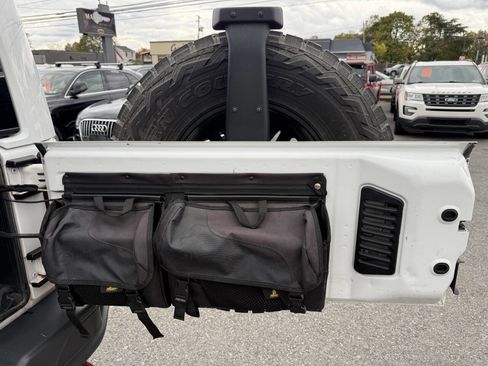 Used 2016 Jeep Wrangler Unlimited Rubicon image 22