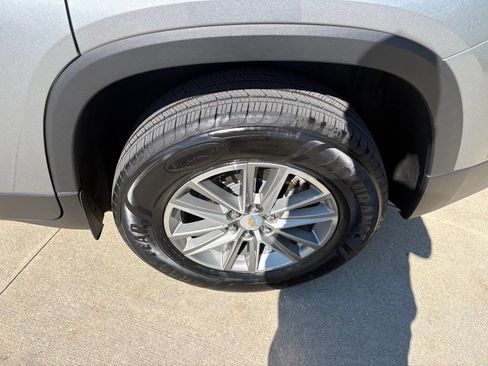 Used 2023 Chevrolet Traverse LT FWD image 53