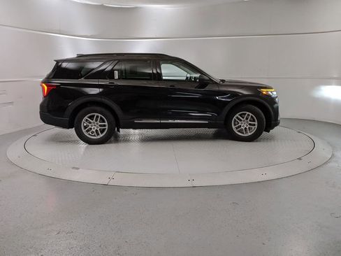 New 2025 Ford Explorer Active image 2