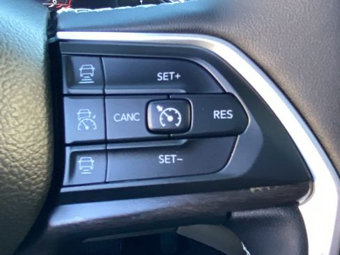 Certified 2023 Jeep Grand Cherokee Limited image 12