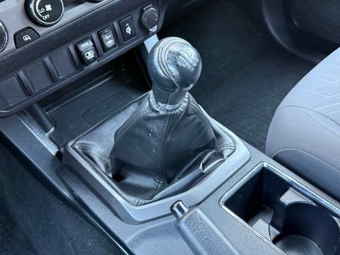 Used 2019 Toyota Tacoma TRD Sport AWD/4WD image 26