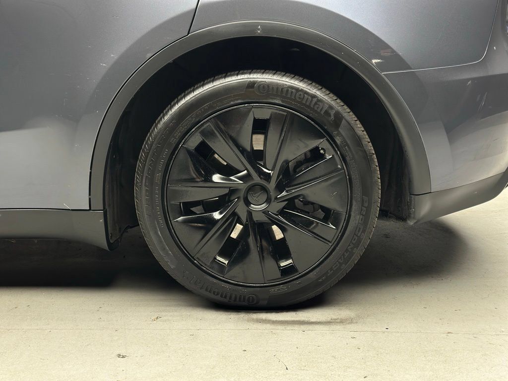 Used 2023 Tesla Model Y Long Range AWD/4WD image 34