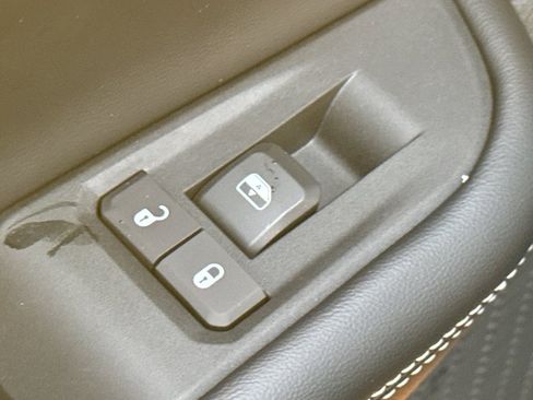 New 2025 Jeep Grand Cherokee Altitude AWD/4WD image 29