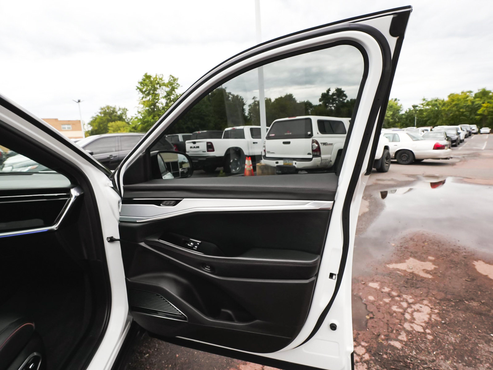 Used 2024 Jeep Wagoneer Launch Edition AWD/4WD image 16