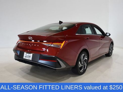Used 2025 Hyundai Elantra Limited FWD image 5