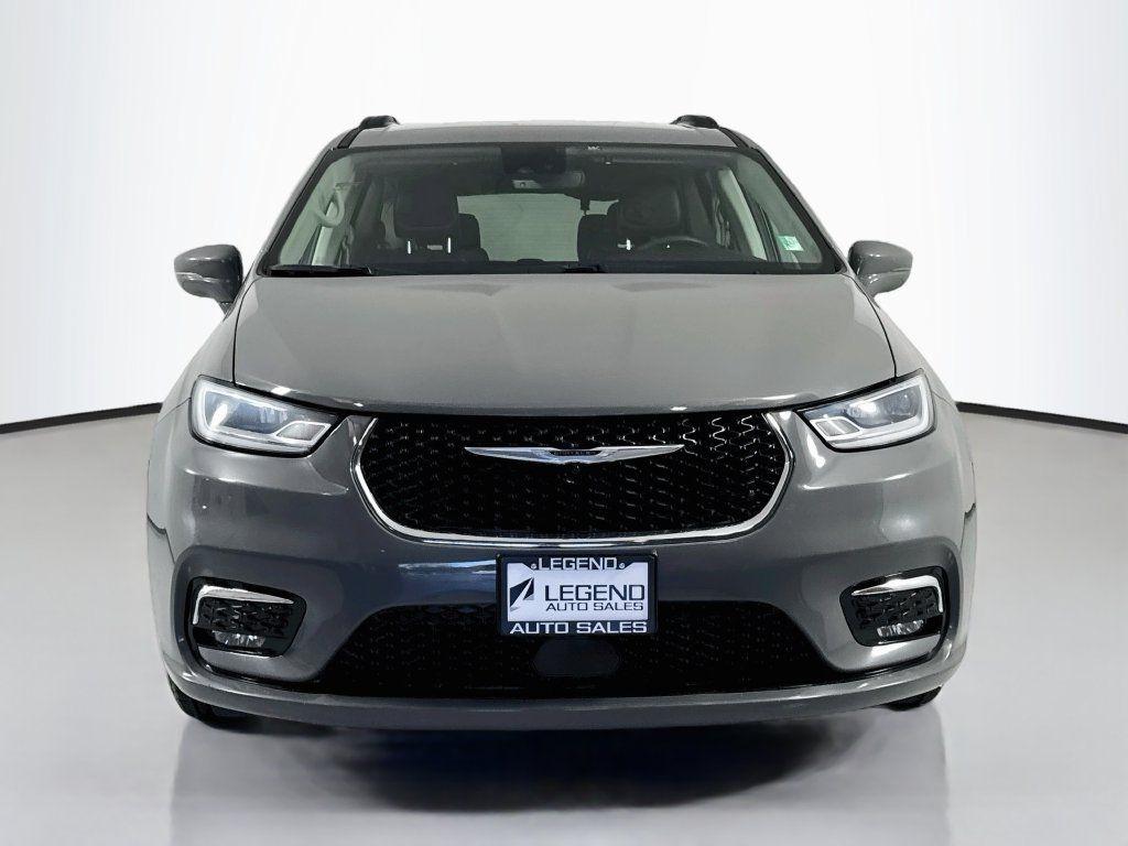 Used 2022 Chrysler Pacifica Touring-L FWD image 2