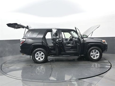 Used 2018 Toyota 4Runner SR5 image 33