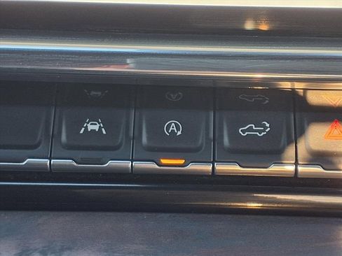 Used 2025 GMC Sierra 1500 SLT image 13