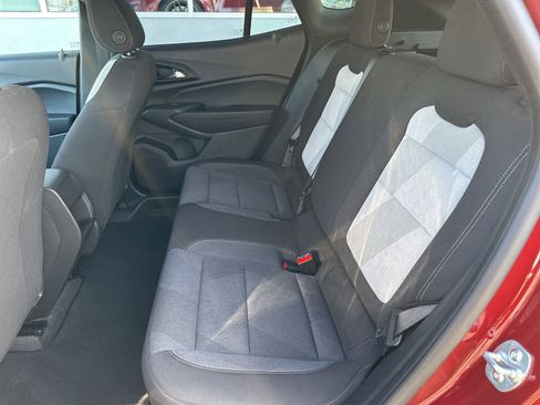 Used 2025 Chevrolet Trax RS w/ Sunroof Package FWD image 14