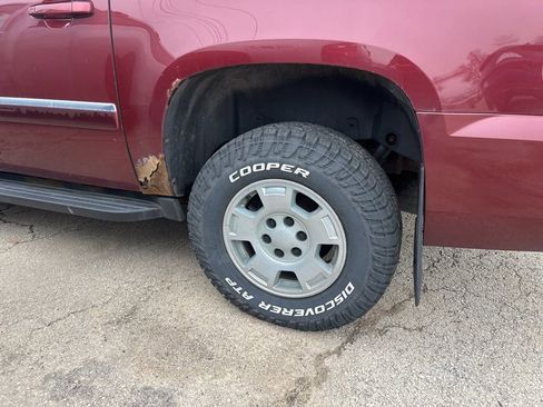 Used 2009 Chevrolet Suburban LT image 13