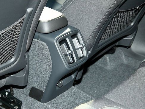 New 2026 Volvo XC40 B5 Core w/ Protection Package image 22