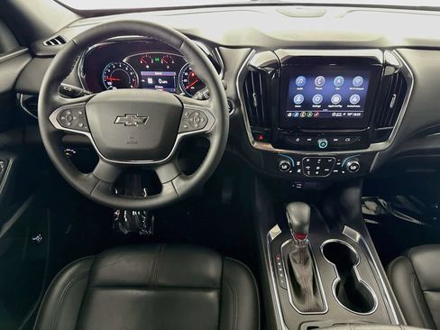 Used 2023 Chevrolet Traverse RS FWD image 22
