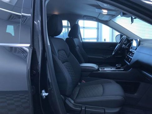 Used 2025 Nissan Pathfinder SV image 22