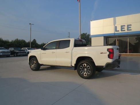 Used 2024 Chevrolet Colorado Z71 AWD/4WD image 3