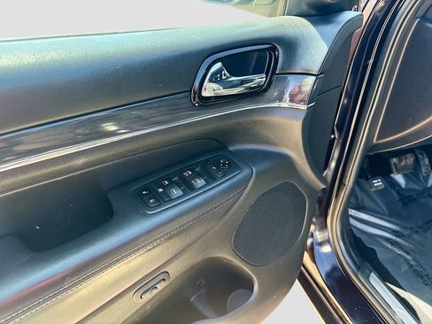 Used 2020 Jeep Grand Cherokee Overland image 18