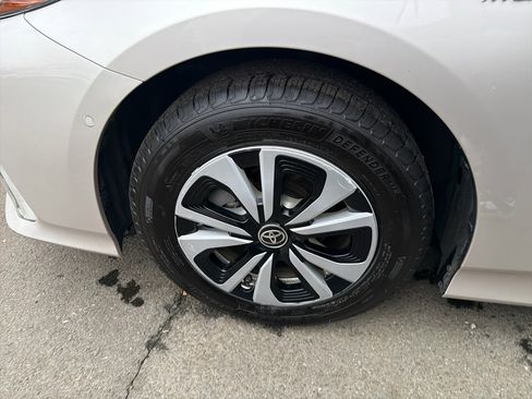 Used 2018 Toyota Prius Prime Advanced image 14