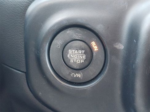 Used 2021 Jeep Gladiator Sport image 21