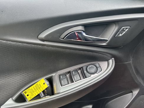 Used 2023 Chevrolet Malibu LT FWD image 13