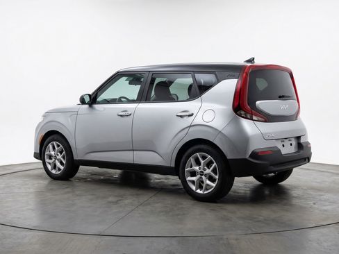 Used 2025 Kia Soul LX w/ LX Technology Package image 6