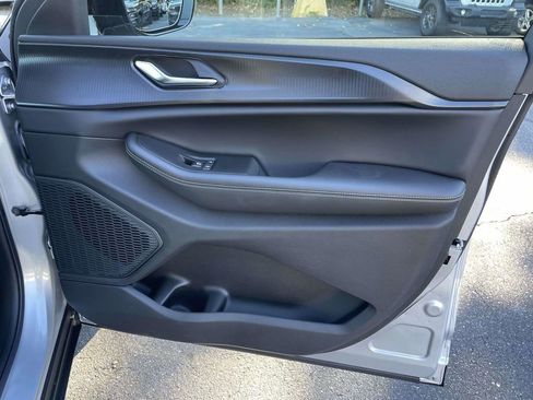 New 2025 Jeep Grand Cherokee L Altitude image 16