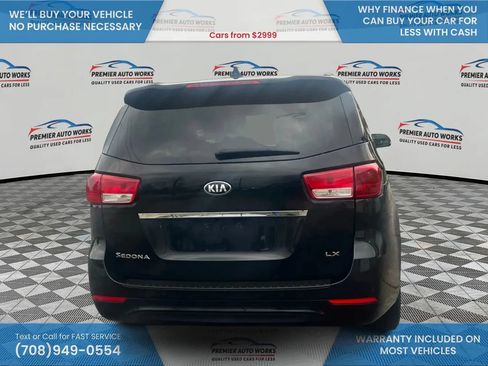 Used 2017 Kia Sedona LX w/ LX Essentials Premium Package FWD image 5