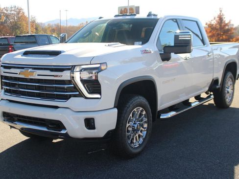 New 2025 Chevrolet Silverado 2500 LT w/ Z71 Chrome Sport Edition image 7