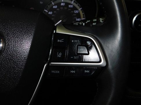 Used 2023 Toyota Highlander XSE image 29