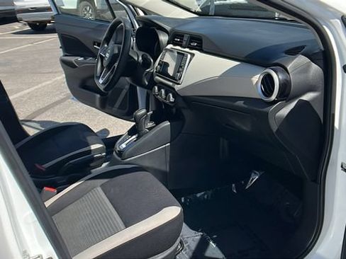 Used 2022 Nissan Versa SV FWD image 13