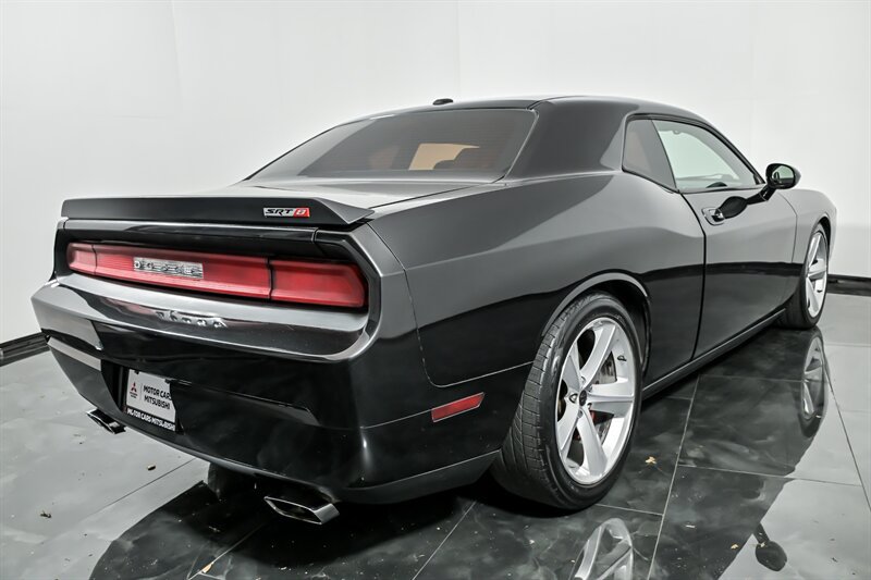 Used 2010 Dodge Challenger SRT8 RWD image 9