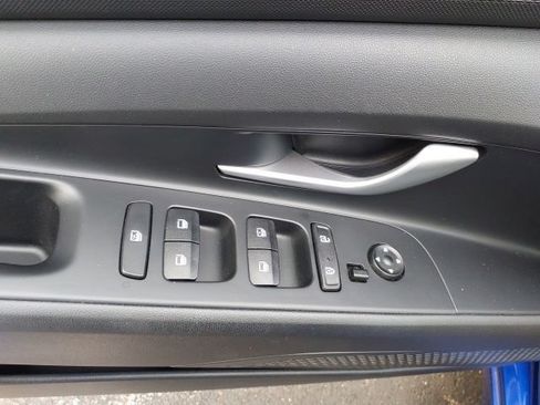 Used 2023 Hyundai Elantra SEL FWD image 16