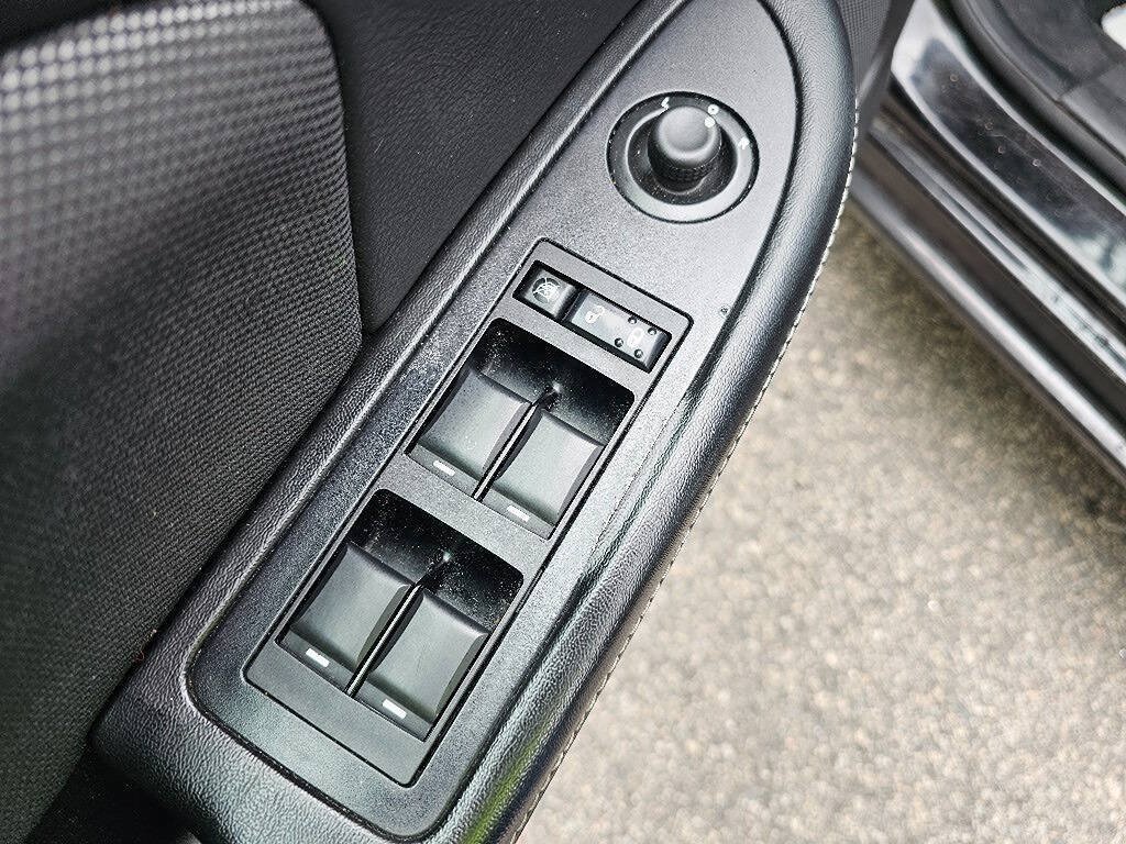 Used 2012 Dodge Avenger SXT FWD image 10