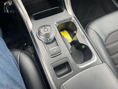 Used 2017 Ford Fusion SE w/ Equipment Group 201A image 12