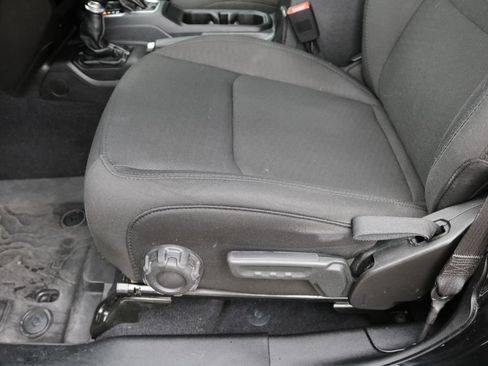 Used 2019 Jeep Wrangler Unlimited Sahara AWD/4WD image 12