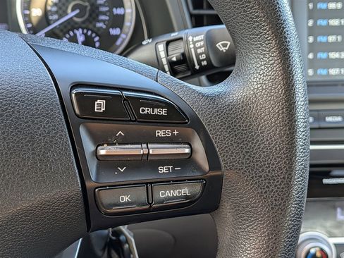 Used 2020 Hyundai Elantra SEL image 16