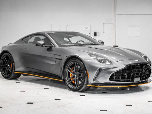 Used 2025 Aston Martin V8 Vantage Coupe RWD image 1