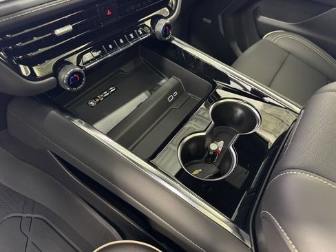 New 2026 Chevrolet Suburban Premier image 24