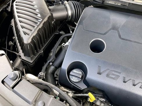 Used 2022 Chevrolet Traverse LT image 32